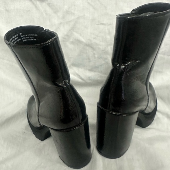 Steve Madden HOTT Y2K 90s Bratz Chunky Boots Shiny Black Platform Heel Size 7M - Picture 5 of 5